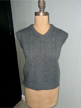Classic Cable Knit Sleeveless Sweater Vest - Gray